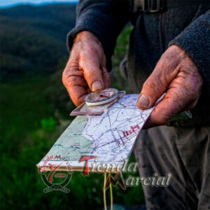 Brújula cartográfica para orientación con mapa