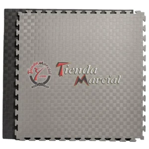Tatami EVA de alta densidad de 2.5 cm de grosor en color gris y negro con sistema de encaje tipo rompecabezas, ideal para artes marciales, gimnasios, karate, taekwondo, ninjutsu y defensa personal.