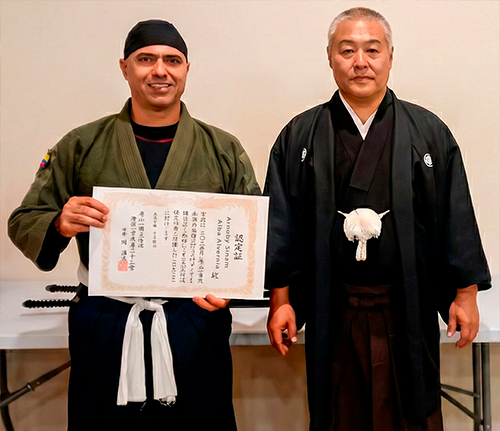 Lic. Arnoby Sinam Alba con el maestro Seki Nobuhide de Asayama Ichiden Ryû