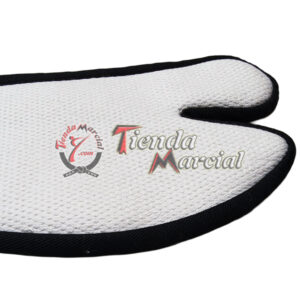 Ninja Tabi de interior importados de Japón. Ideales para ninjutsu, kenjutsu y aikido. Calzado tradicional para dojo, kimono, geta o zōri.