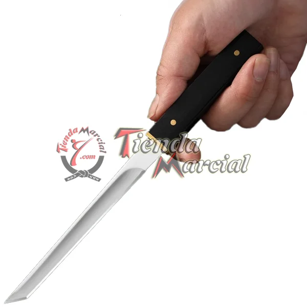 Cortapapel Espada Shirasaya negra sostenido en mano, mostrando el filo tipo tantō