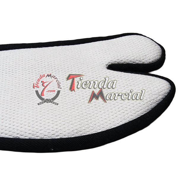 Ninja Tabi de interior importados de Japón. Ideales para ninjutsu, kenjutsu y aikido. Calzado tradicional para dojo, kimono, geta o zōri.