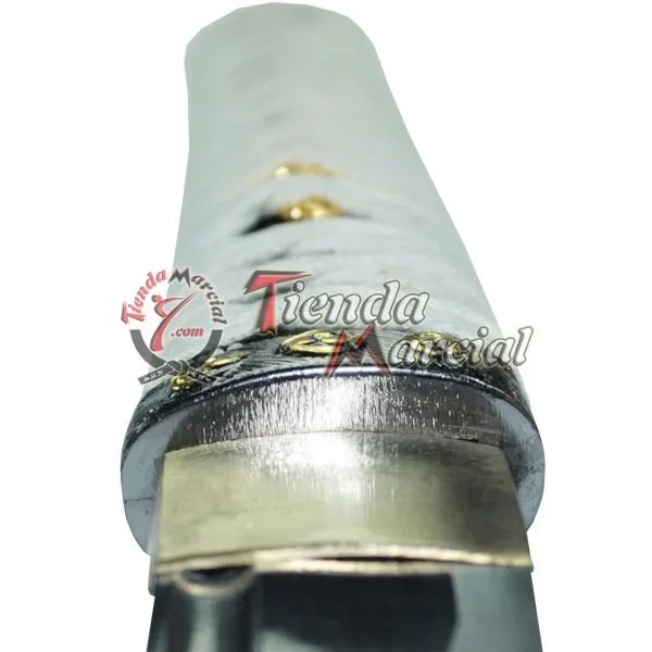 Katana Shiro Zetsurin - detalle del kashira con menuki dorados