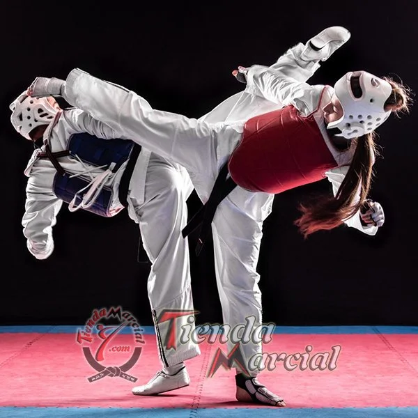 Casco Taekwondo, Karate blanco en combate light contact