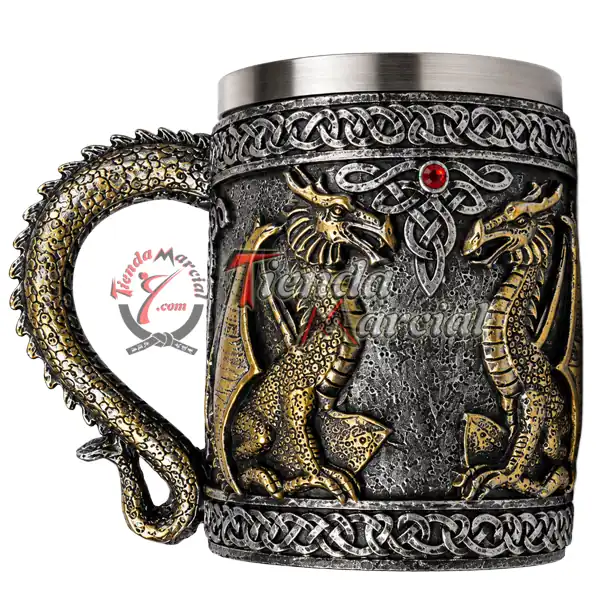 Mug dragones celtas - vista lateral con nudos celtas y piedra roja